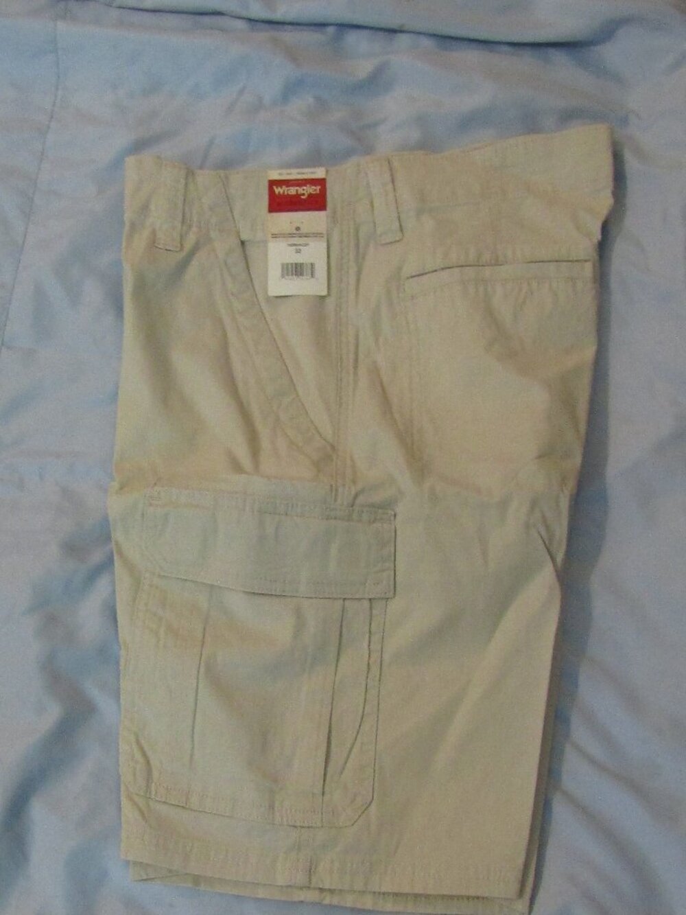 NWT WRANGLER AUTHENTICS Men's Utility Cargo Shorts Beige 32 Waist